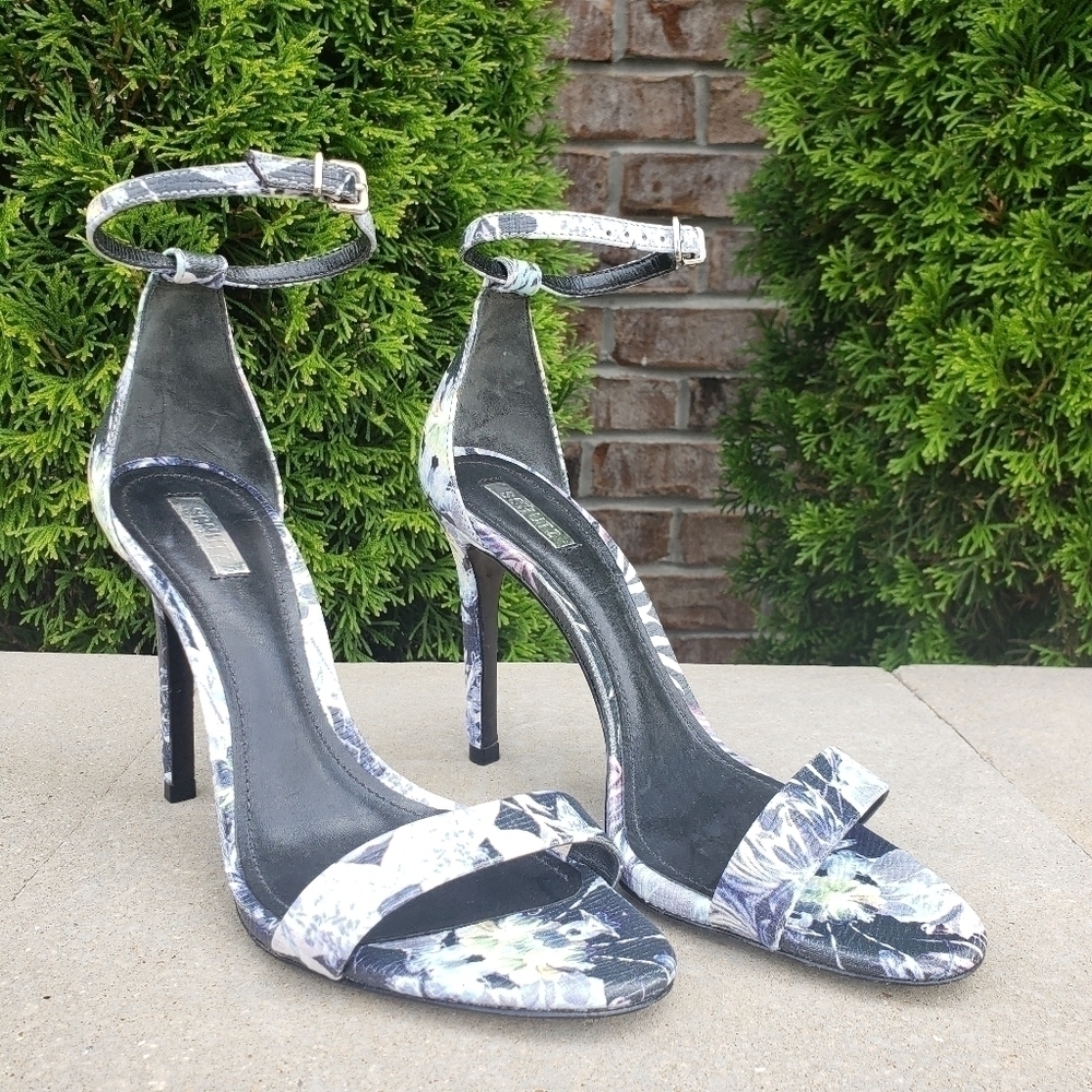 Schutz Floral Peep-toe heels Size 7B